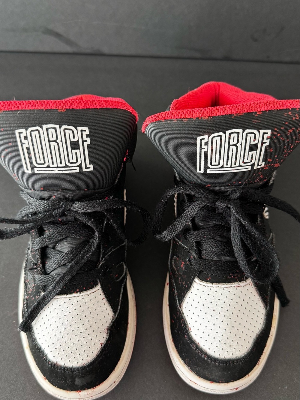Nike Air Force 1 Mid GS Black White University Red Splatter Kids Size 13C
616372